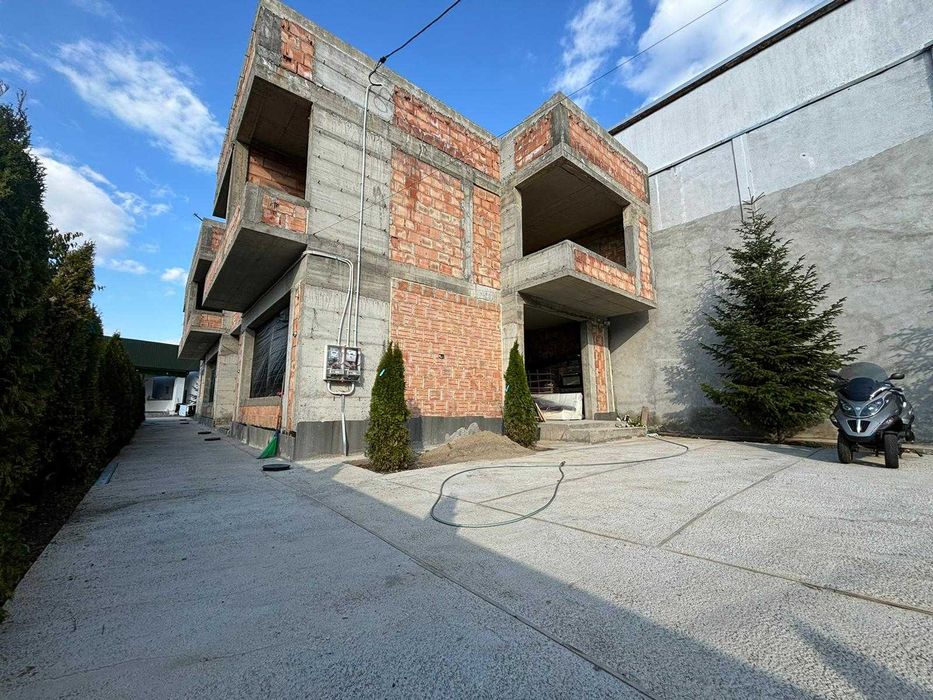 Ansamblu Rezidențial Privat: Casă 180mp (Mobilată Premium) și Duplex 400mp (La Roșu)