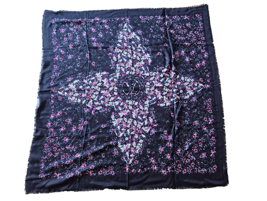 Dior Hermès Louis Vuitton шалове