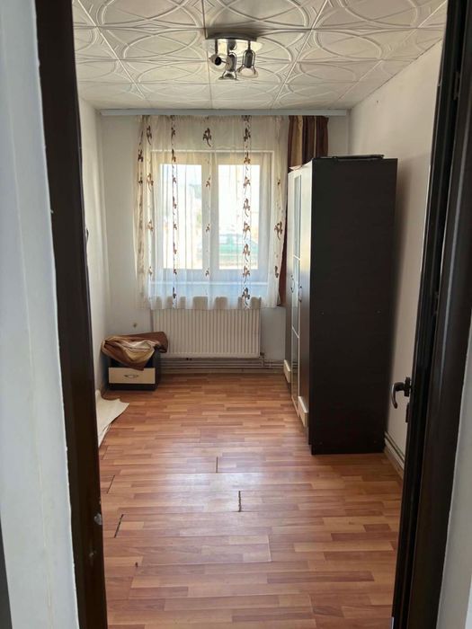 Apartament 3 camere de vanzare