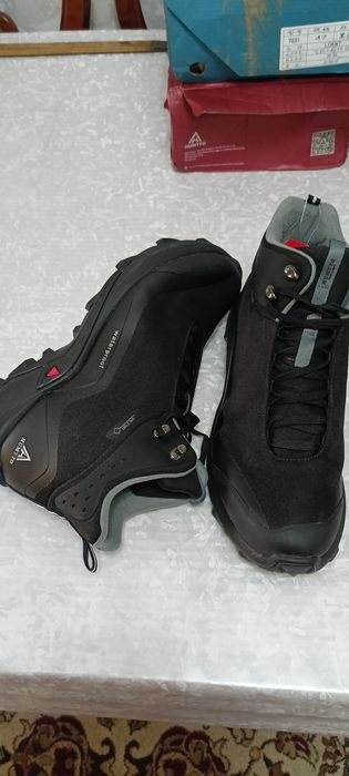 Продам мужские кроссовки - великаны