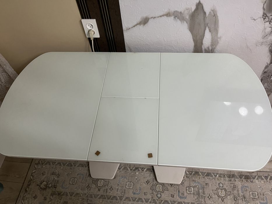 продается красивый кухонный стол