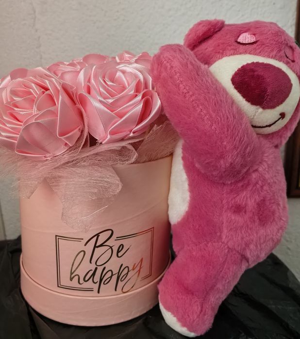 Букети от сатенени рози