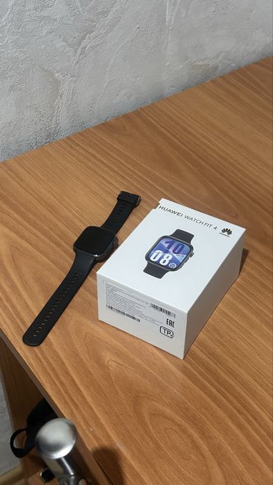 продам смарт часы Huawei Watch Fit 4