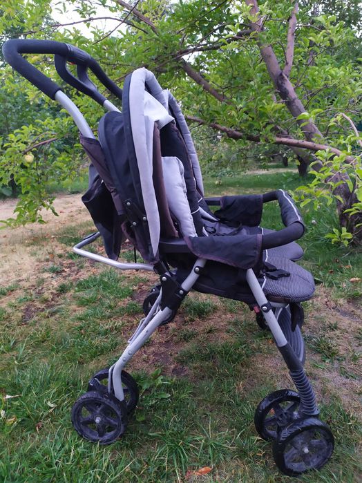Коляска для двойняшек / погодок