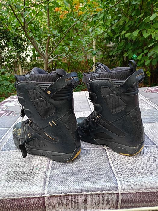 Продавам детски ски и сноуборд обувки Burton номера 20, 37.5 и 39