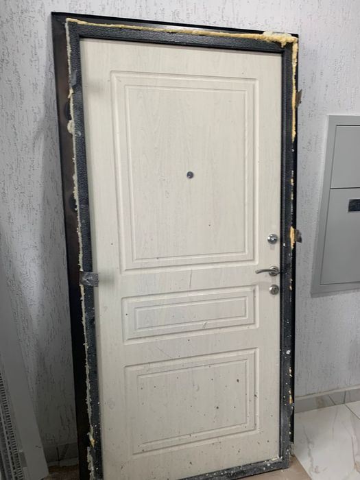 Дверь входная.  .