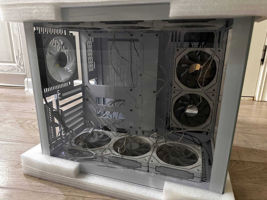 Корпус ARDOR GAMING C305 V2 белый с вентиляторами 9 штук