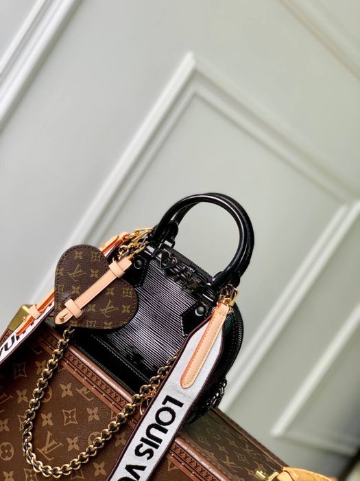 Geanta Louis Vuitton Alma Nano