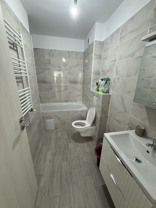 Inchiriere apartament tip studio, bloc nou, prima inchiriere, loc de parcare inclus.