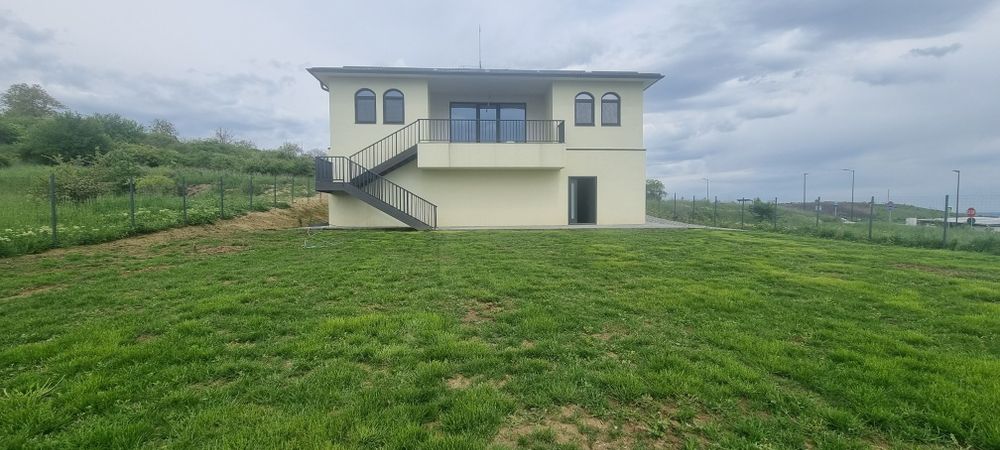 De închiriat (vanzare) casa pe Valea Fânațelor 300 mp