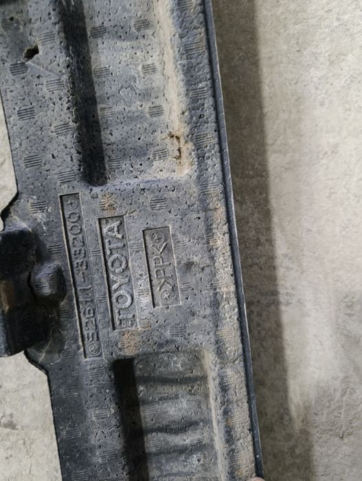 Уплотнитель переднего бампера