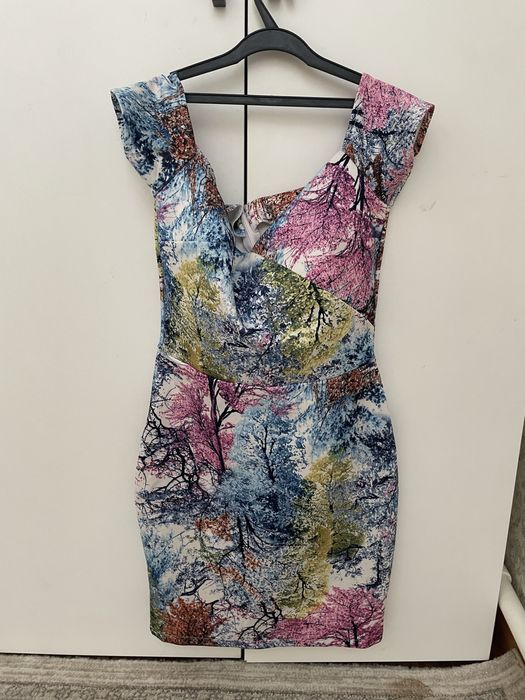 Продам платья по 3000