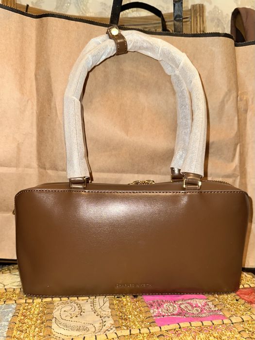 Сумка багет charles and keith