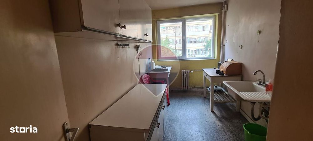 Vanzare apartament 3 camere în zona Ferdinand-Obor, etaj 4