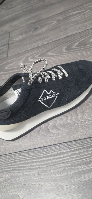 Adidasi Iceberg .