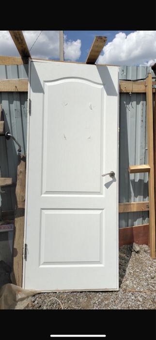 Двери белого цвета