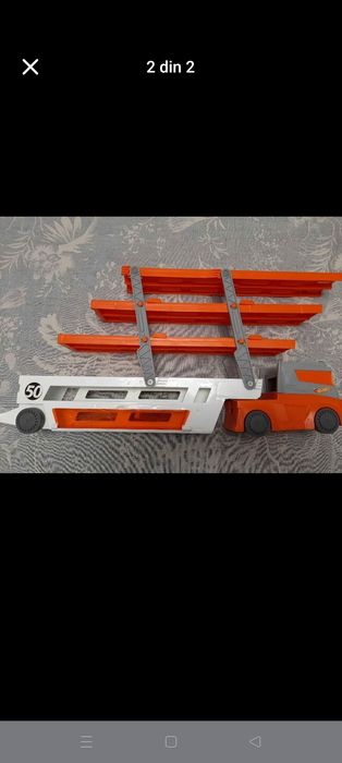 Vând camion Hot Wheels