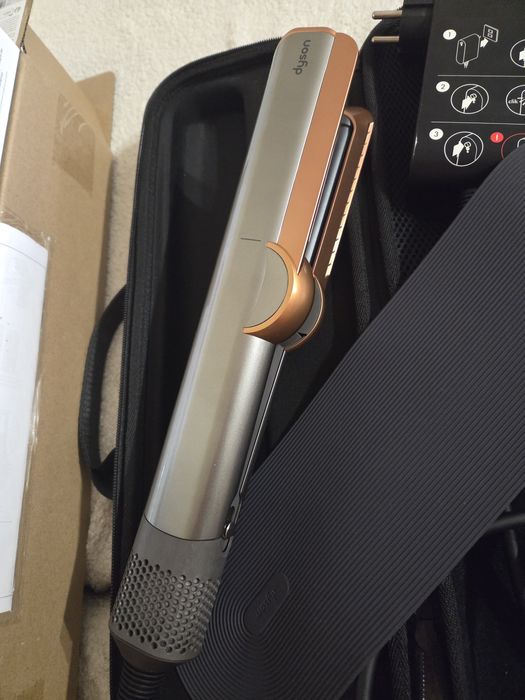 Dyson airstrait silver