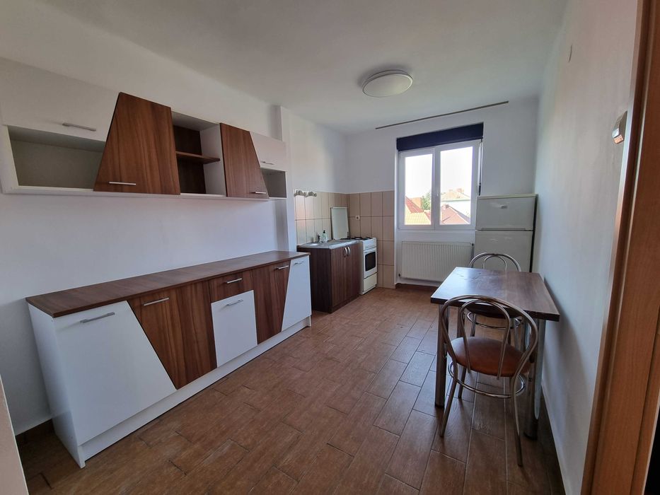 Apartament cu 2 Camere Decomandate - Foarte Aproape de Facultati