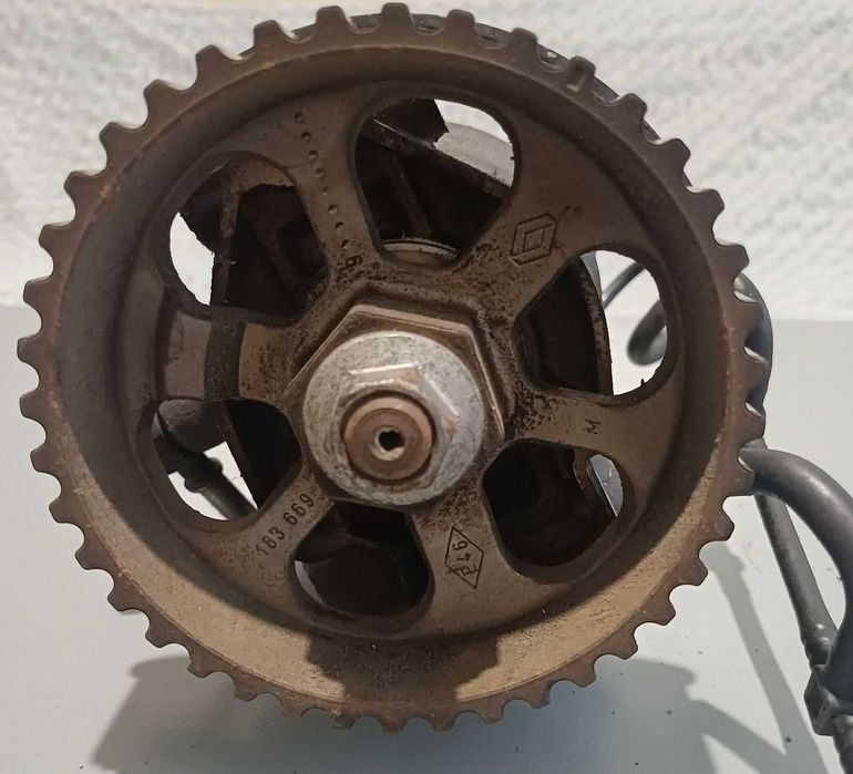 Дюзи, помпа, полуоски, съединител, алтернатор,стратер - Дачиа  1.5 dci