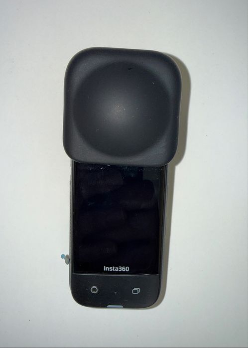 Продавам Insta360 X3 + аксесоари. Без драскотини в отлично състояние