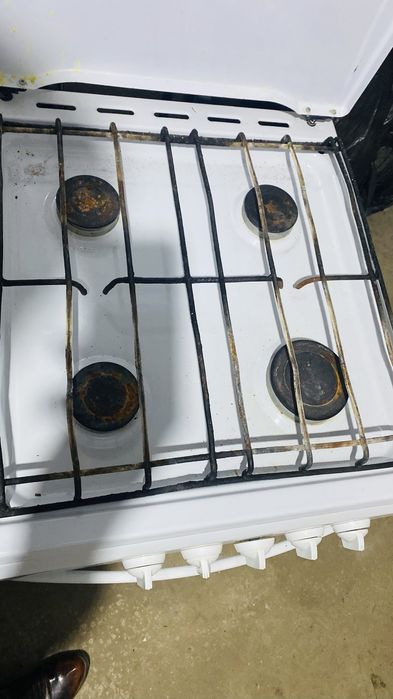 Продам газовую плиту