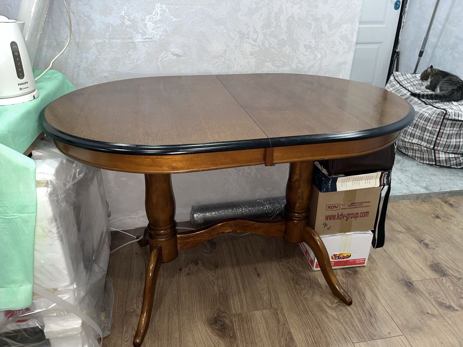 Прдам Б/у дубовый раскладной стол