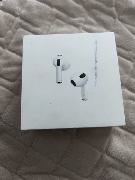 Продам AirPods 3.