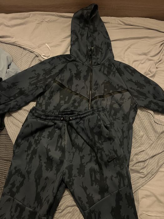 Nike Tech Fleece много як дизайн цял екип