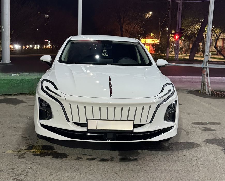 Продаю авто HONGQI EQM5