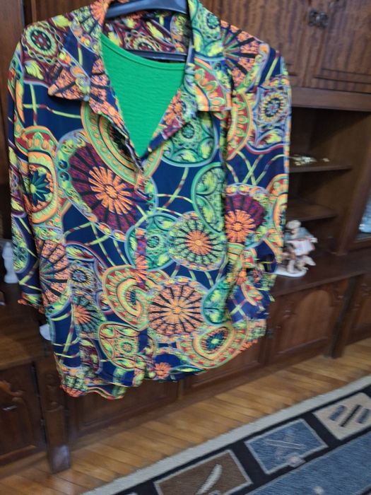 Vând camasa multicolora dama