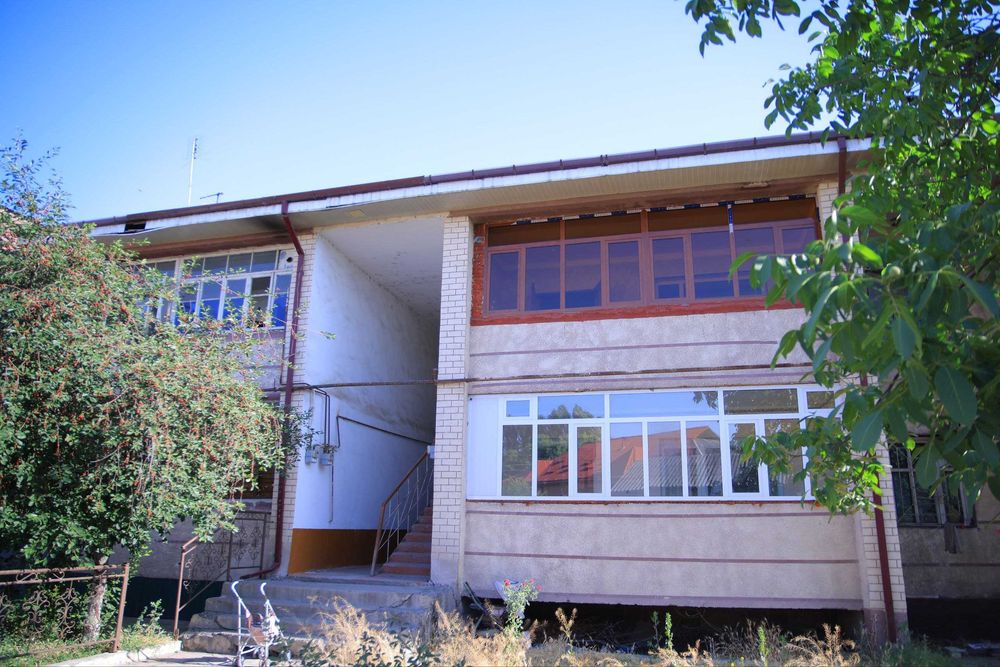 Жалақудуқ марказида жойлашган 3-хонали дом сотилади