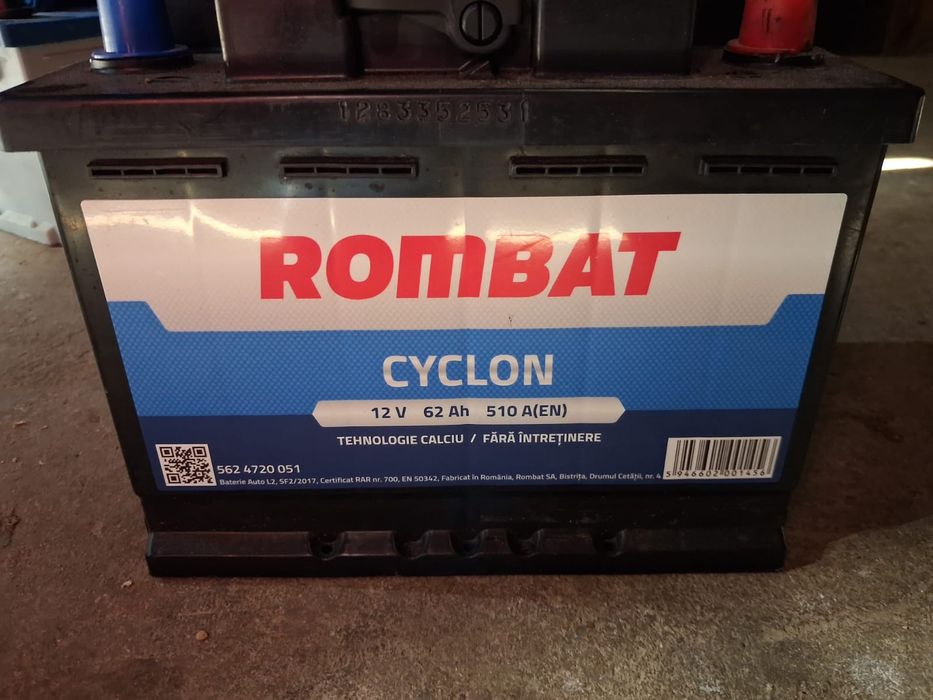 Vând acumulator auto Rombat