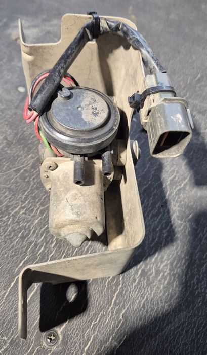 Помпа ,помпичка включване 4х4 Сузуки Гранд Витара