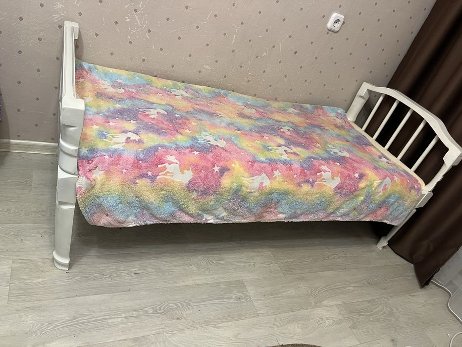 Кровать детская белая ,дерево.