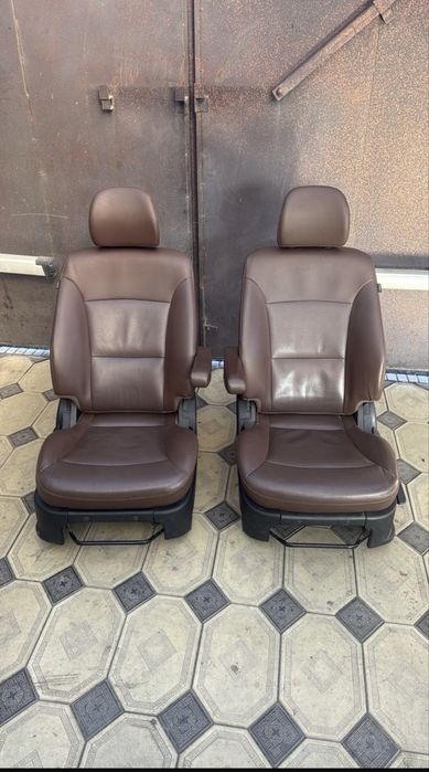 Продам передние сиденье на Starex