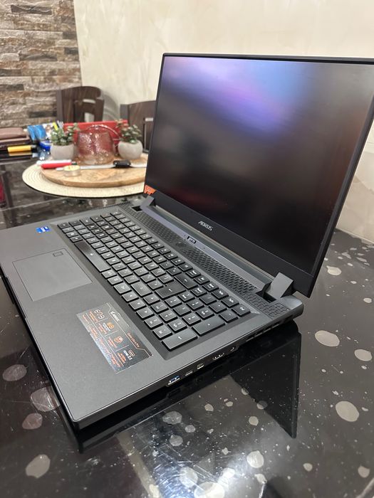 Продавам геймърски лаптоп AORUS 17G KD – i7 / RTX 3060 / 16GB RAM