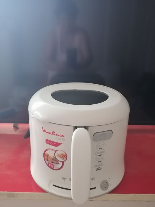 Vând friteuza cu ulei