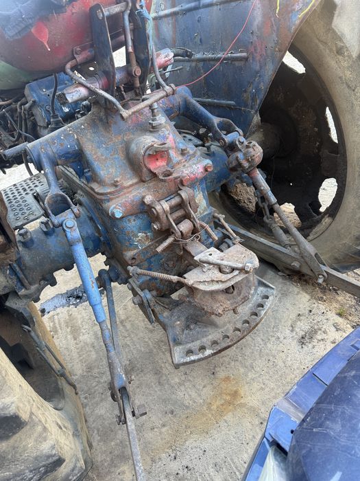 Dezmembrez tractor ford super major si kramer kw250
