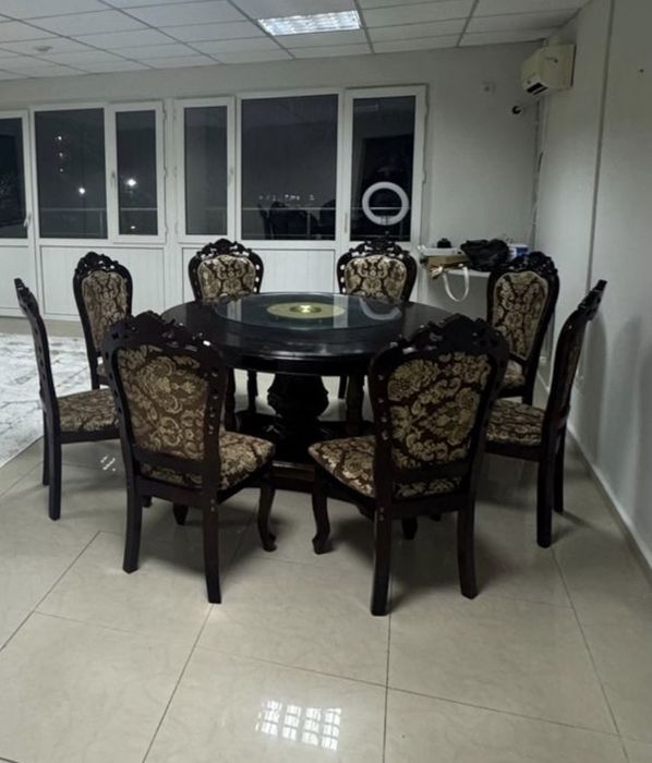 Продается круглый стол