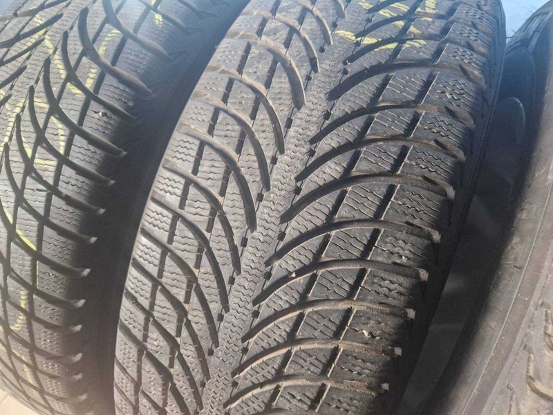 Audi Ауди Q3 R17 80A
оригинални джанти с гуми
и датчици