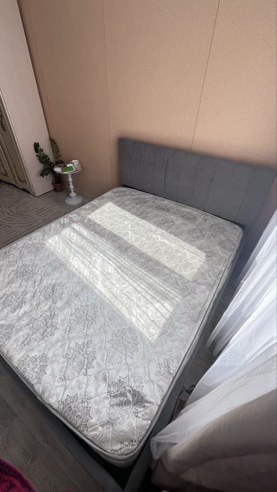 Продам кровать серого цвета 35000