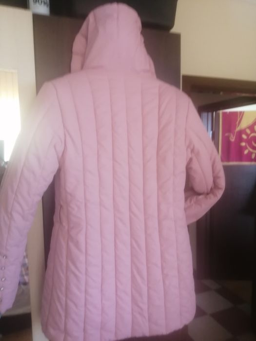 Дамско яке, употребявано без забележки.