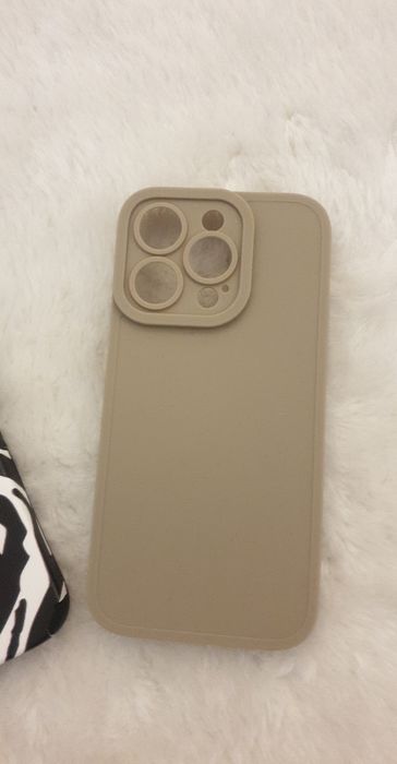 Huse noi noute impecabile iphone 14 pro textura zebra bej cremi