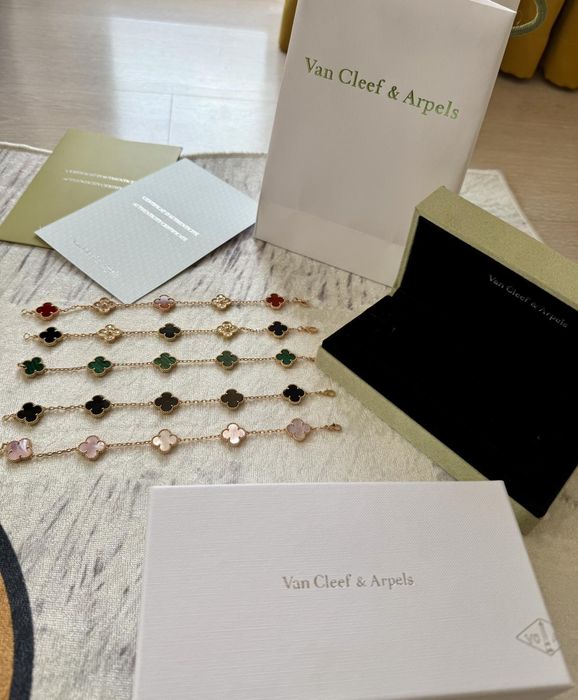 Van Cleef & Arpels Гривни много цветове + кутия , сертификат , карта