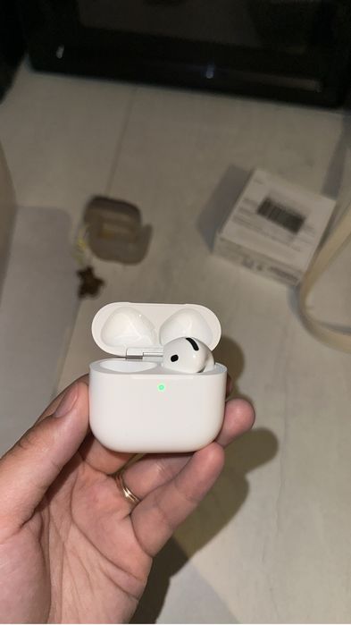 Продам AIRPODS 4 оригинал
