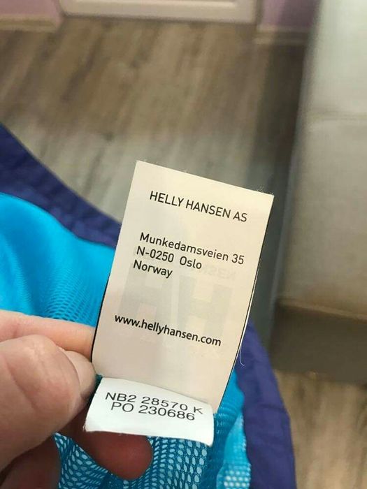 Оригинална дамска ветровка на Helly Hansen M размер