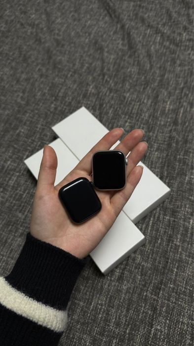Пара Apple watch se 2 поколения