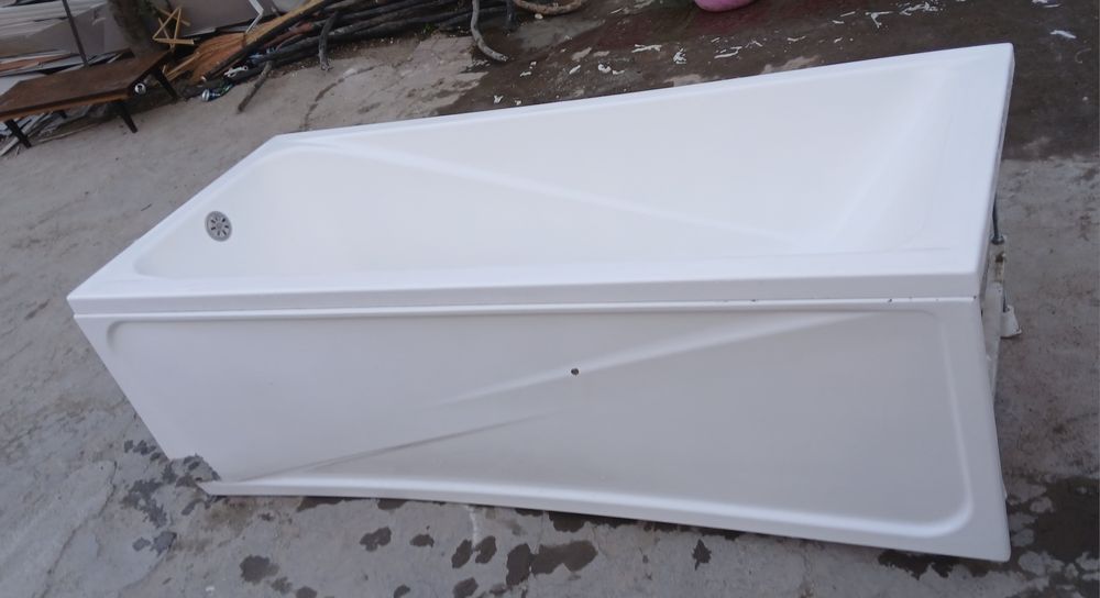 Акриловой ванна. Размер 170х70 см.