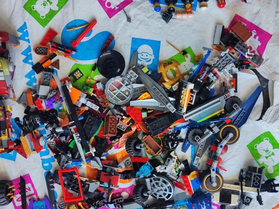 Оригинални Лего части 4,5 кг lego